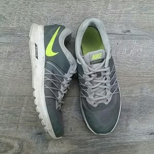 Nike Air Relentless 6 (Size 8)